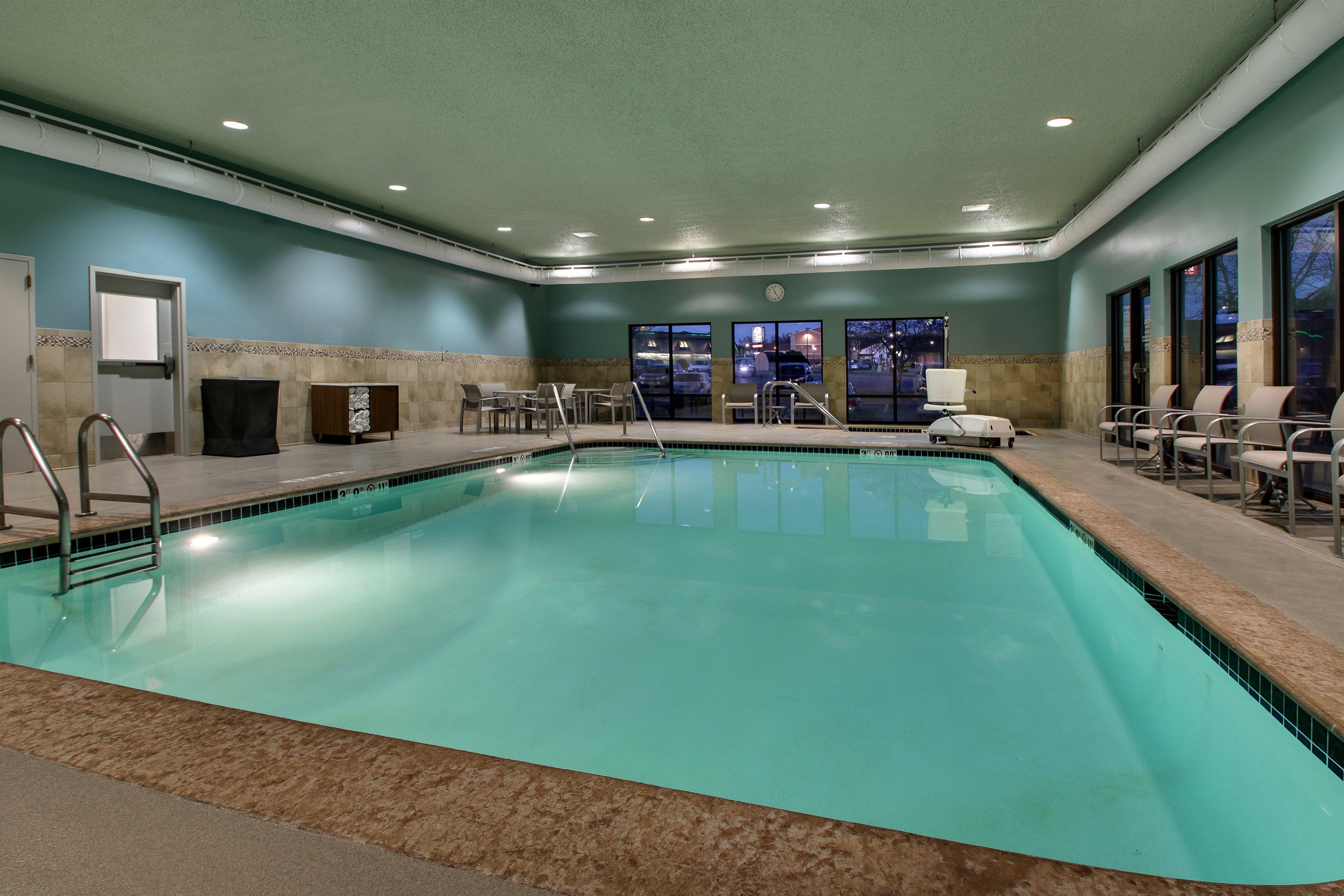 Holiday Inn Express Hotel & Suites Cedar Rapids I-380 At 33Rd Avenue By Ihg Bagian luar foto