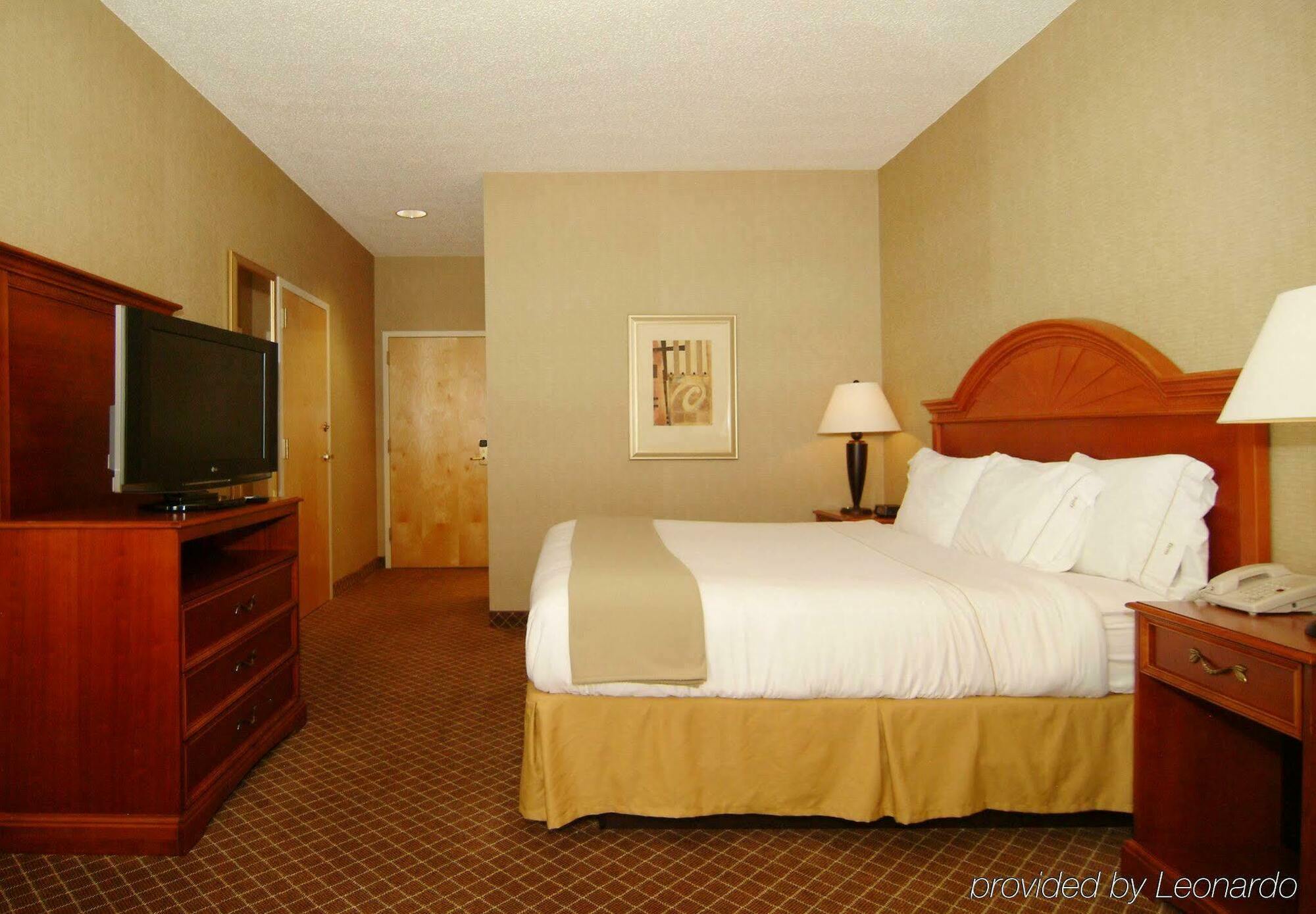 Holiday Inn Express Hotel & Suites Cedar Rapids I-380 At 33Rd Avenue, An Ihg Hotel Bagian luar foto