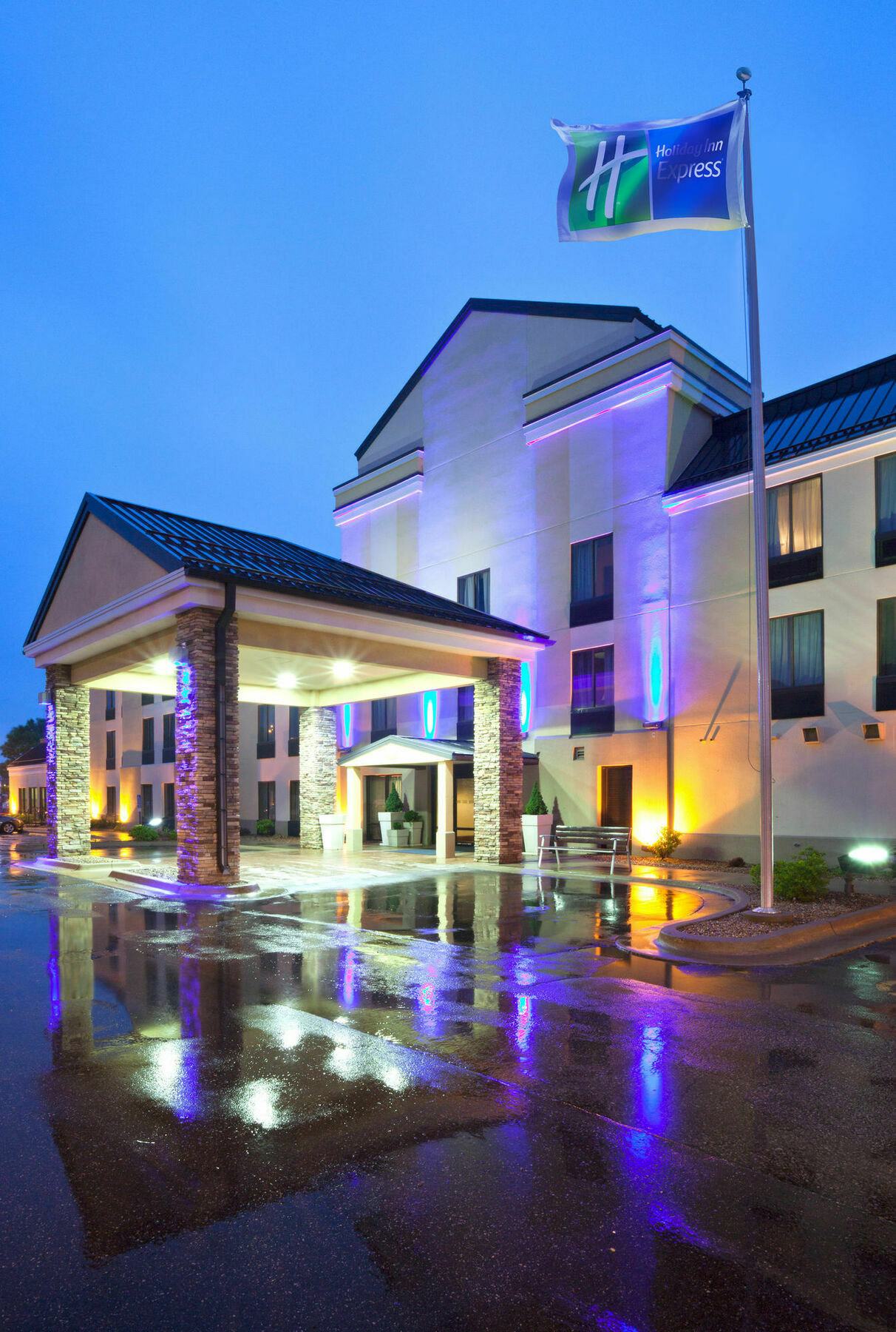 Holiday Inn Express Hotel & Suites Cedar Rapids I-380 At 33Rd Avenue By Ihg Bagian luar foto